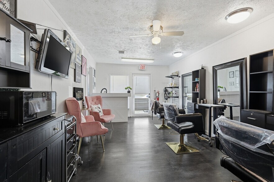More Photos Of 2205 Strawberry Rd, Pasadena Flex For Sale