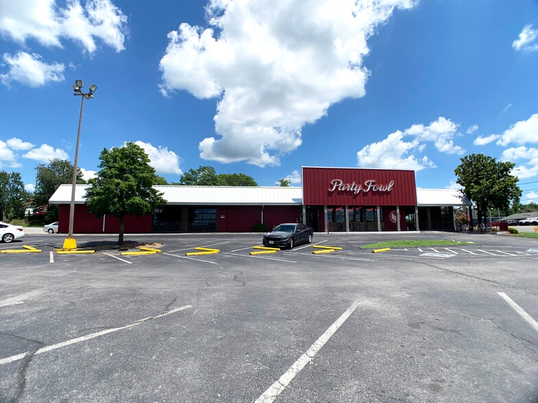 More Photos Of 115-123 SE Broad St, Murfreesboro Unknown For Lease