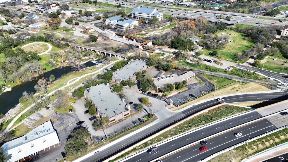 More Photos Of 900 Round Rock Ave, Round Rock Medical For Lease