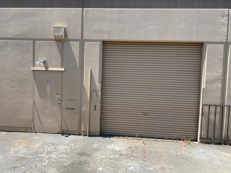 More Photos Of 2395 Monument Blvd, Concord Showroom For Lease