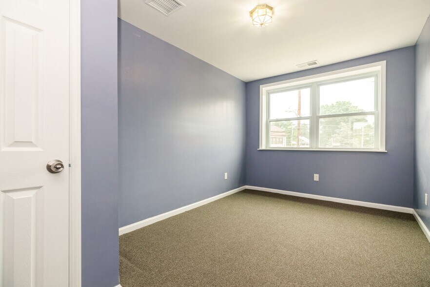 More Photos Of 250 Warren St, Beverly Storefront Retail Residential For Sale