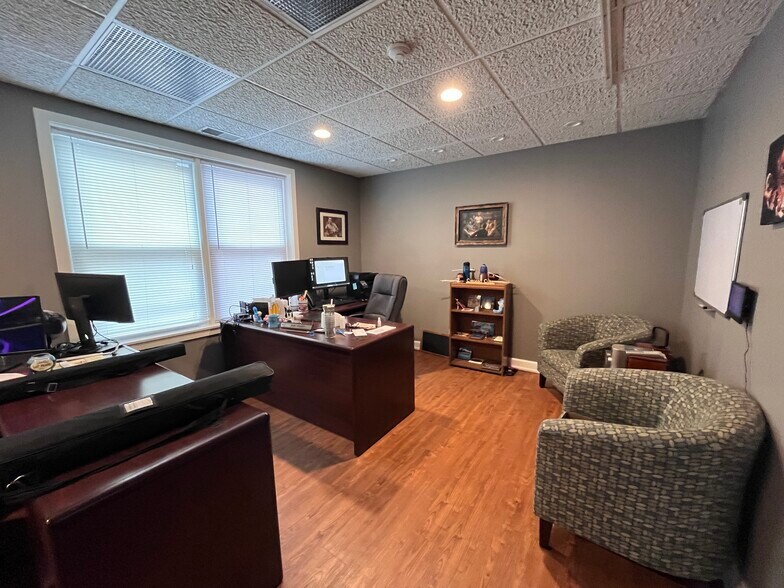 More Photos Of 111 E Jefferson Ave, Naperville Office For Lease