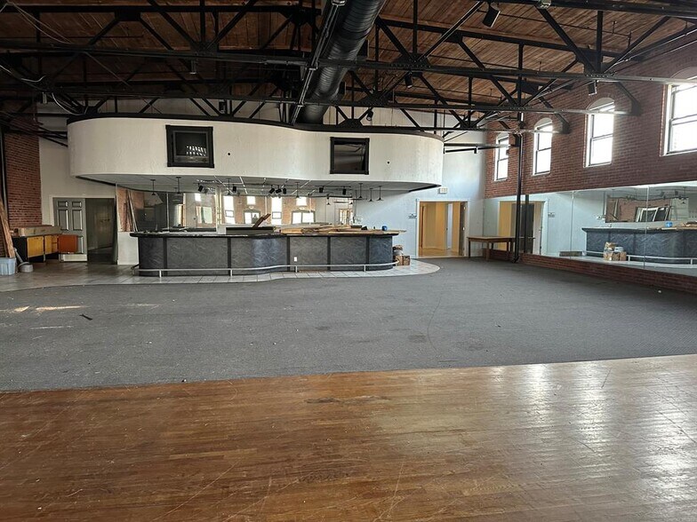 More Photos Of 444 Hartford Pike, Dayville Freestanding For Sale