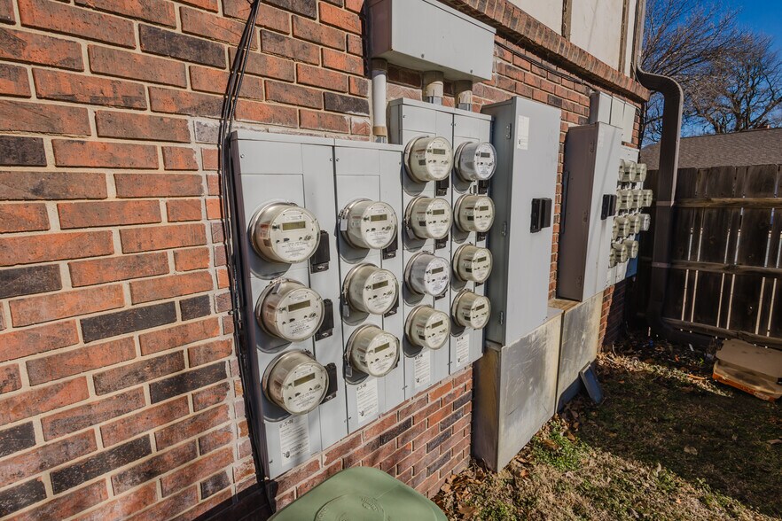 More Photos Of 401 E Avenue A, Hutchinson Apartments For Sale