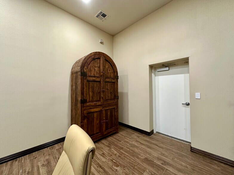 More Photos Of 3015 Burleson Blvd, Burleson Warehouse For Sale