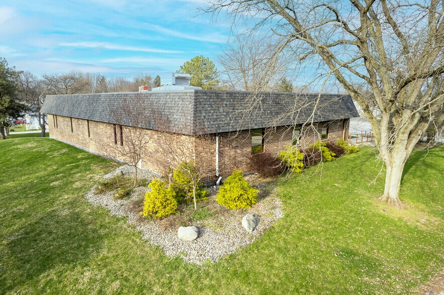 More Photos Of 1255 Engle St, Huntington Light Distribution For Sale