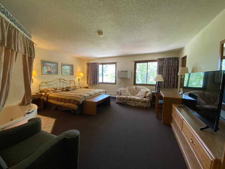 More Photos Of 821 Highway 75 N, Breckenridge Hotel For Sale