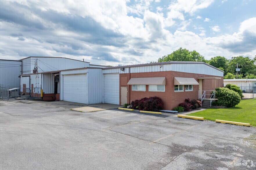More Photos Of 2015 E Olive St, Decatur Refrigeration Cold Storage For Lease