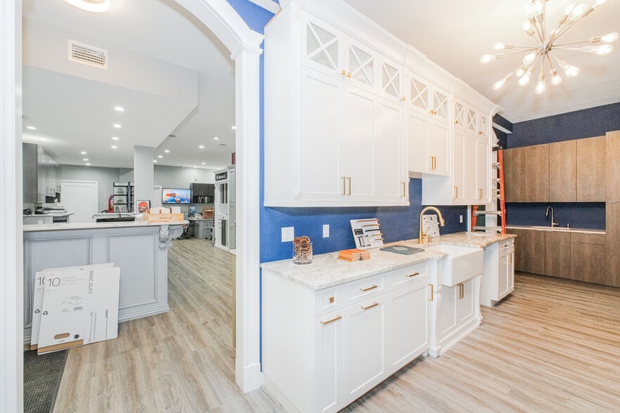 More Photos Of 1944-1952 Richmond Terrace, Staten Island Showroom For Lease