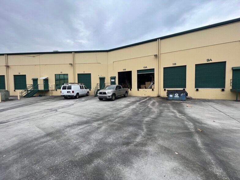 More Photos Of 6881 Kingspointe Pky, Orlando Business Park For Lease