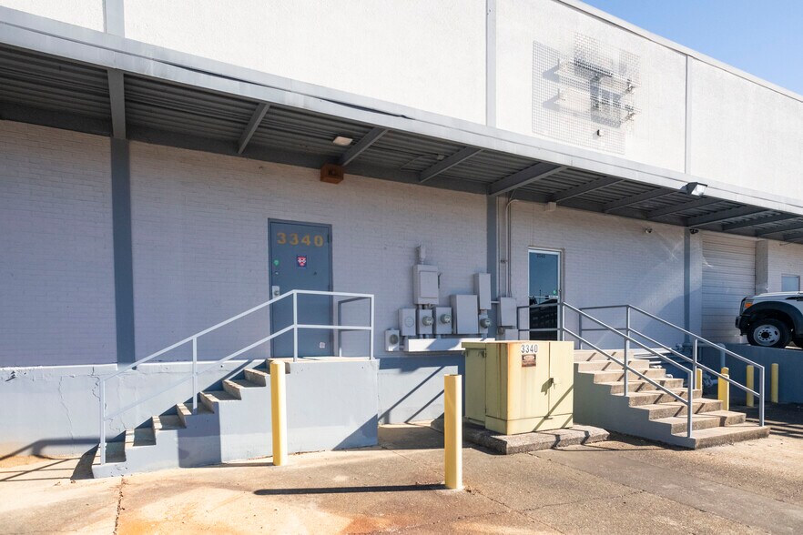 More Photos Of 3338-3344 Democrat Rd, Memphis Distribution For Lease