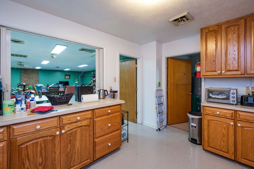 More Photos Of 5700 Edinburg Gap Rd, Fort Valley Religious Facility For Sale