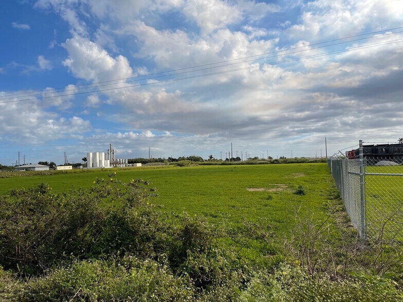 More Photos Of 500 Orange Avenue Cir, Belle Glade Land For Lease