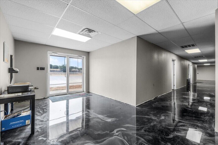 More Photos Of 3206 W Us Highway 377, Granbury Flex For Sale