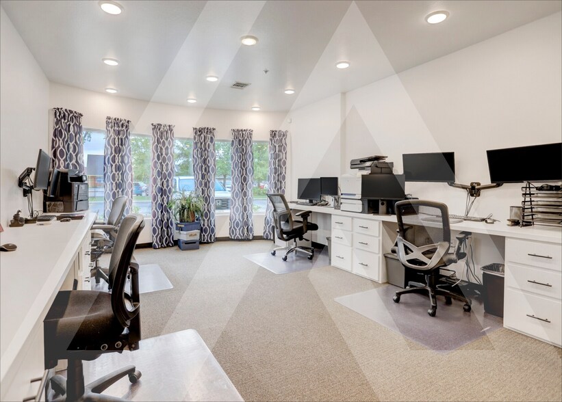 More Photos Of 6544 Greatwood Pky, Sugar Land Loft Creative Space For Sale