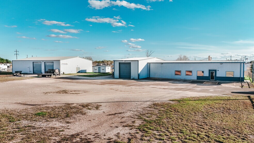 More Photos Of 13102 N Navarro St, Victoria Flex For Lease