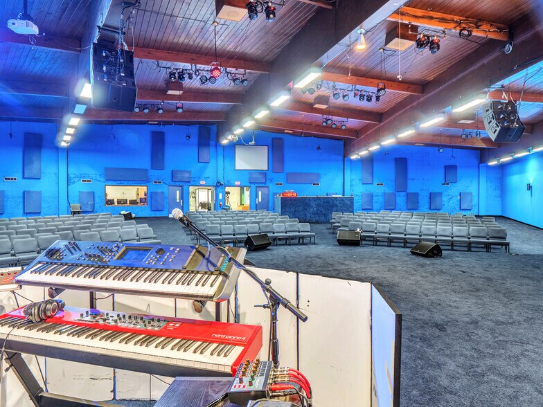 More Photos Of 824 W Pipeline Rd, Hurst Religious Facility For Sale