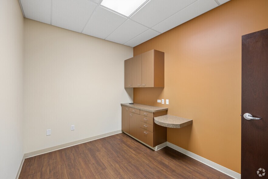 More Photos Of 5000 Commerce Dr, Bakersfield Medical For Sale