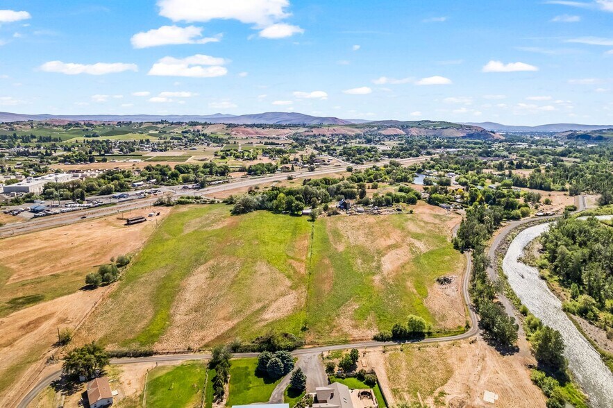 More Photos Of NKA McCormick Road, Yakima Land For Sale
