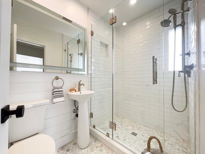 More Photos Of 527-529 Catalina, Laguna Beach Apartments For Sale