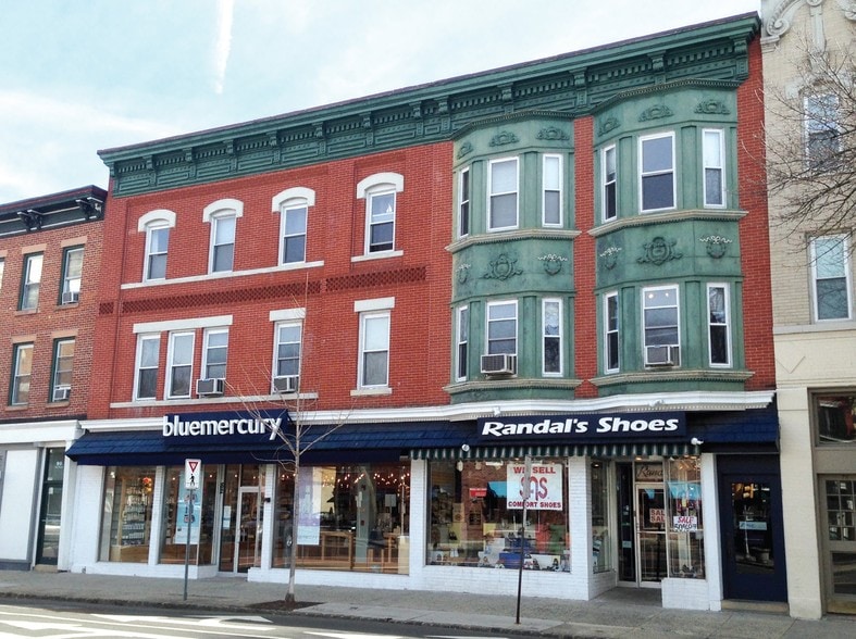 More Photos Of 82-84 Elm St, Westfield General Retail For Lease