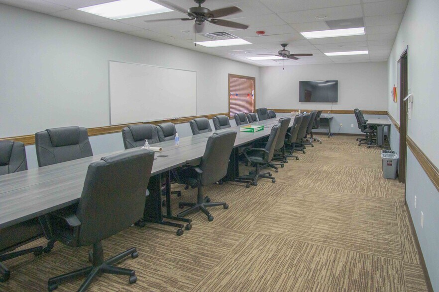 More Photos Of 848 Palm Dr, Elsa Office For Sale