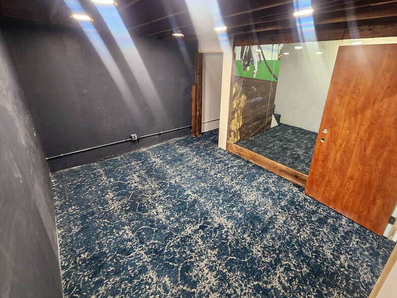 More Photos Of 3630 Consumer St, West Palm Beach Warehouse For Lease