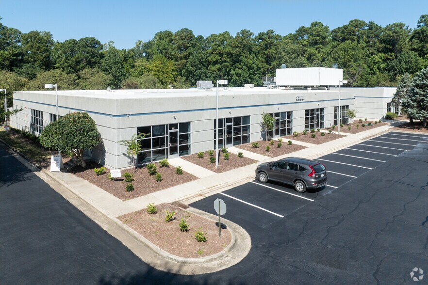 More Photos Of 3300 Gateway Centre Blvd, Morrisville Research And Development For Lease