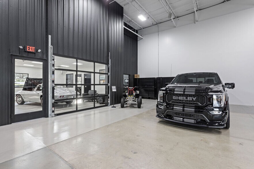 More Photos Of 3455 Centerpoint Dr, Grove City Warehouse For Lease