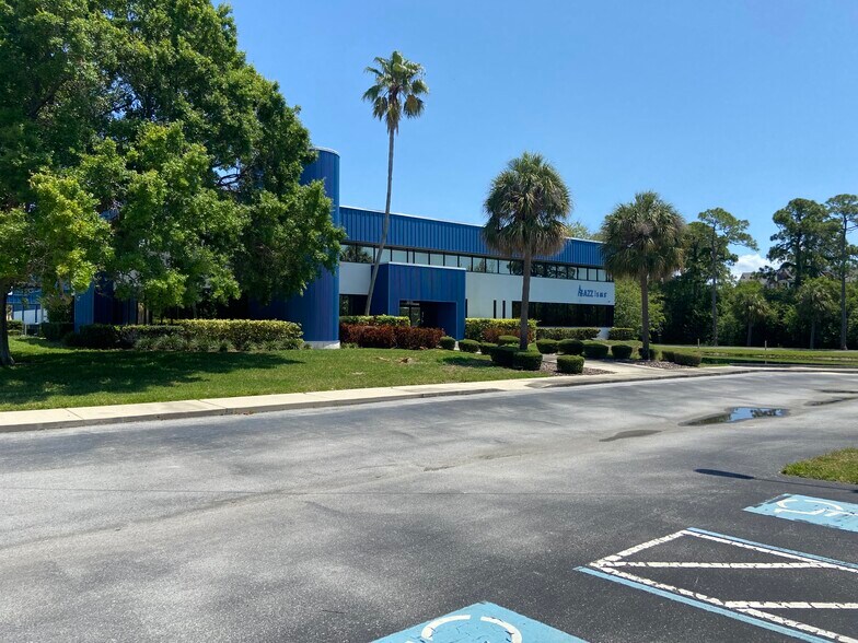 More Photos Of 1615 N 118th Ave, Saint Petersburg Flex For Lease