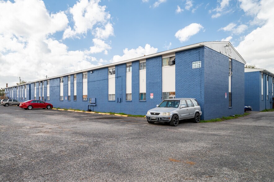 More Photos Of 122 E Crosstimbers St, Houston Apartments For Sale