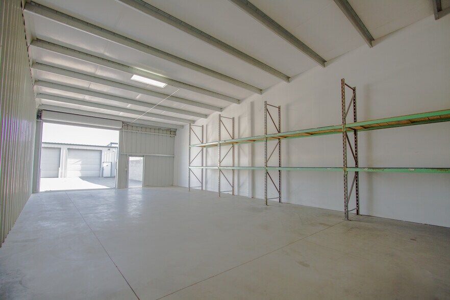 More Photos Of 1831 Golden State Ave, Bakersfield Self Storage For Lease