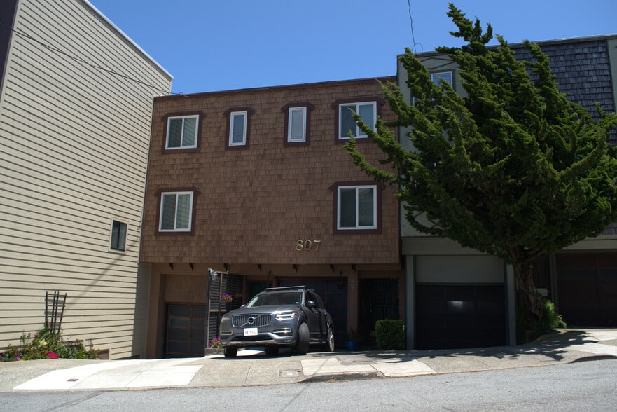 More Photos Of 807 Burnett Ave, San Francisco Multifamily For Sale
