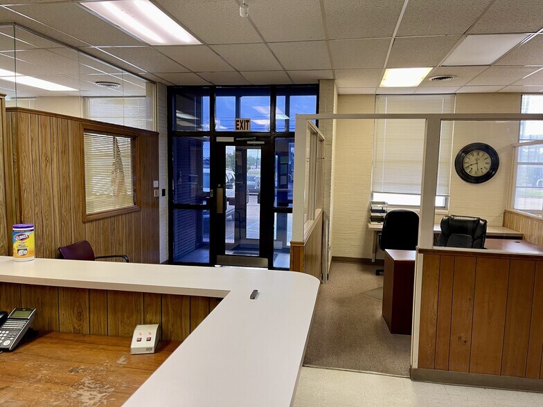 More Photos Of 2689 Livingston Rd, Jackson Warehouse For Sale