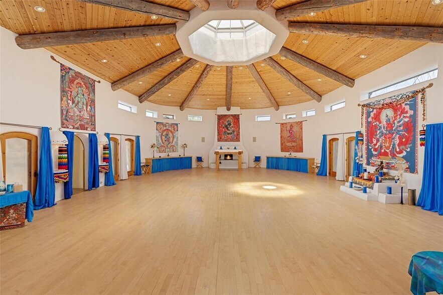 More Photos Of 18 Destierro Trail, Santa Fe Lodge Meeting Hall For Sale