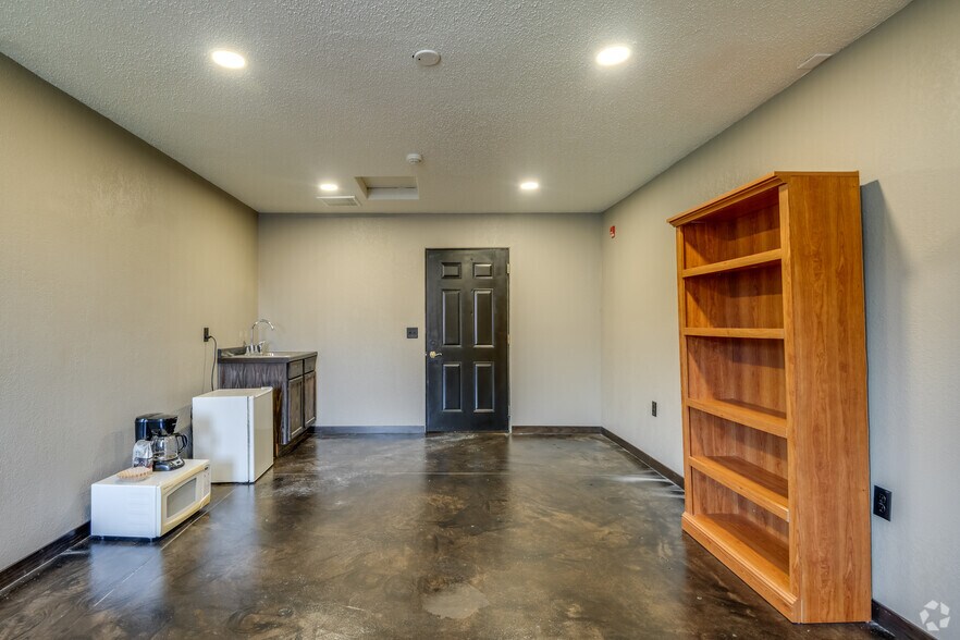 More Photos Of 2784 Deerfield Ave E, Suamico Medical For Lease