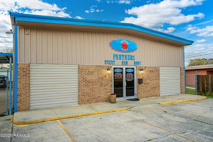 More Photos Of 1312 W Admiral Doyle Dr, New Iberia Industrial For Sale
