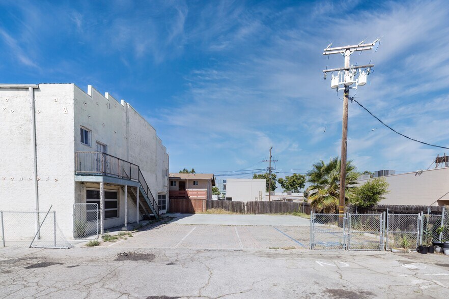 More Photos Of 4333-4335 W 147th St, Lawndale Office For Sale