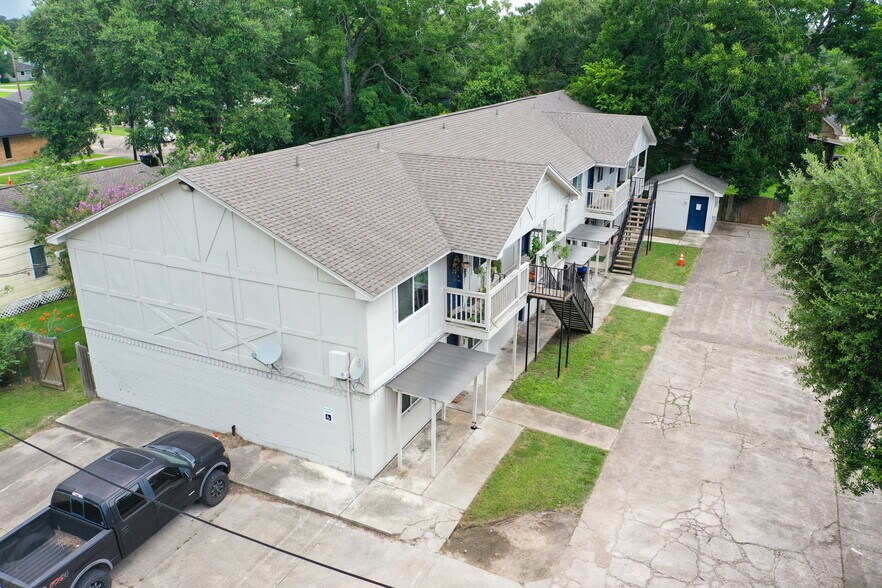 More Photos Of 1312 W Adoue St, Alvin Apartments For Sale