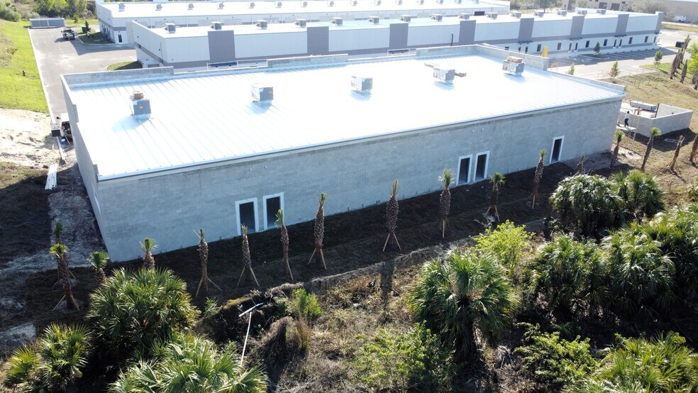 More Photos Of 16109 Lee Rd, Fort Myers Manufacturing For Sale