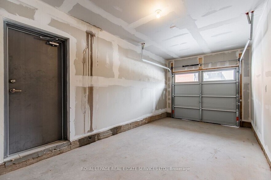More Photos Of 3289 Sixth Line, Oakville General Retail For Lease