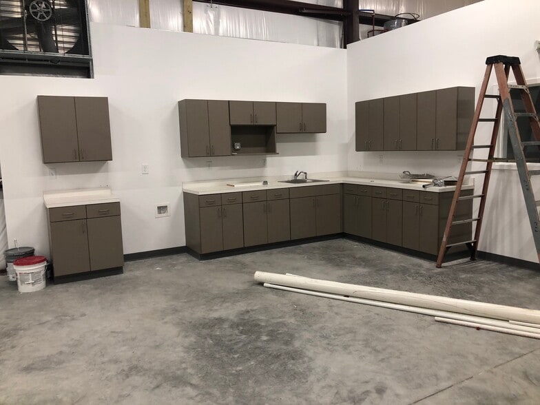 More Photos Of 5730 Judy St, Hanahan Industrial For Lease