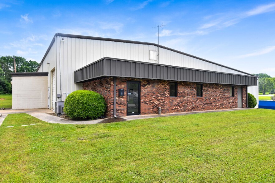 More Photos Of 124 N Charleston St, Blacksburg Warehouse For Lease