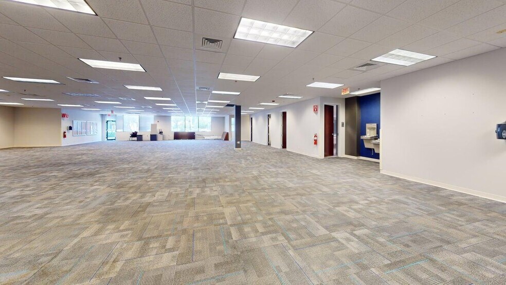 More Photos Of 1661 Worthington Rd, West Palm Beach Flex For Lease