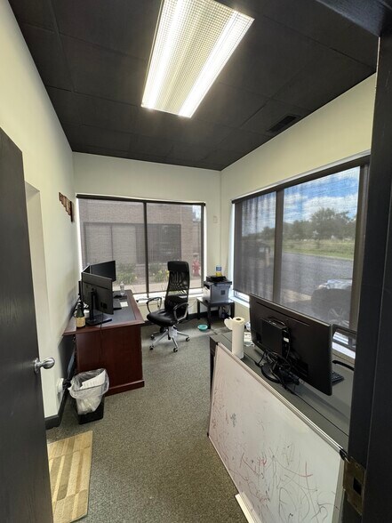 More Photos Of 220-320 Howard Ave, Des Plaines Light Distribution For Sale