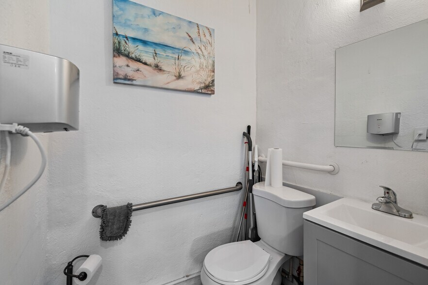 More Photos Of 620 E New Haven Ave, Melbourne Storefront Retail Residential For Lease