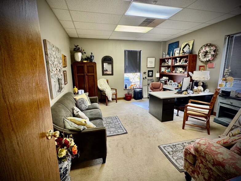 More Photos Of 2017-2019 Heritage Park Dr, Oklahoma City Office For Sale