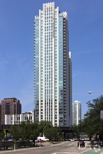 More Photos Of 555 W Kinzie St, Chicago Multifamily For Sale