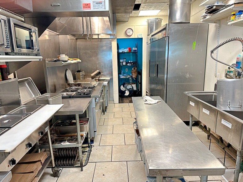 More Photos Of 8508-8510 N 30th St, Omaha Restaurant For Sale