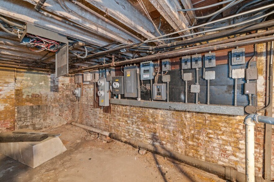 More Photos Of 2530 N Calvert St, Baltimore Office Residential For Sale